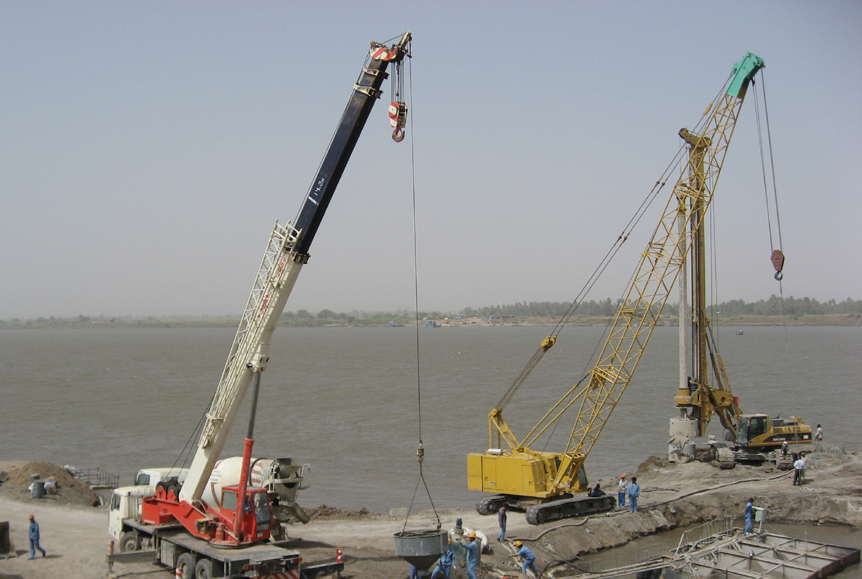 40.蘇丹東古拉大橋樁基施工.jpg