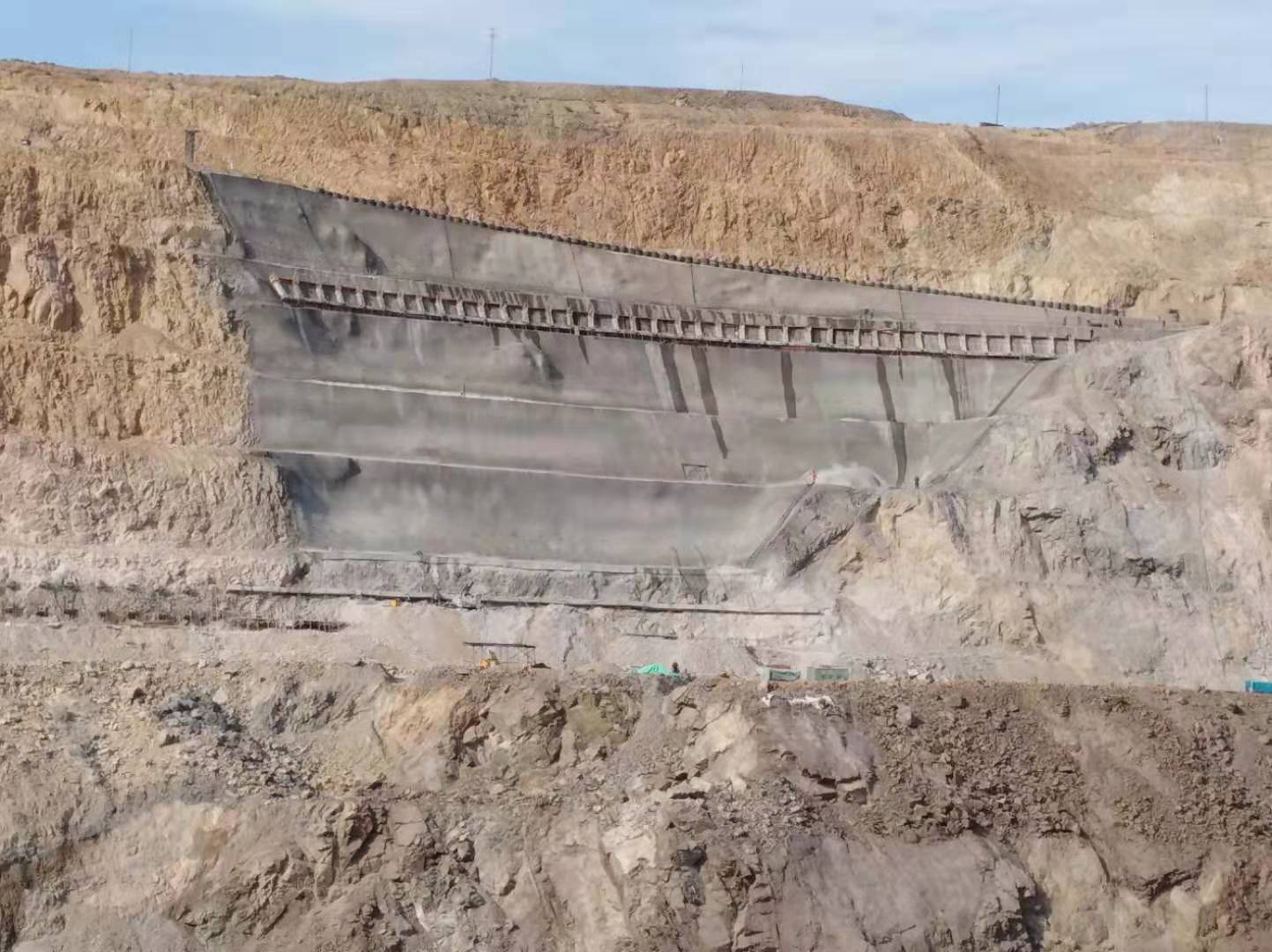 41.蒙古國圖木爾廷敖包鋅礦邊坡治理工程.jpeg